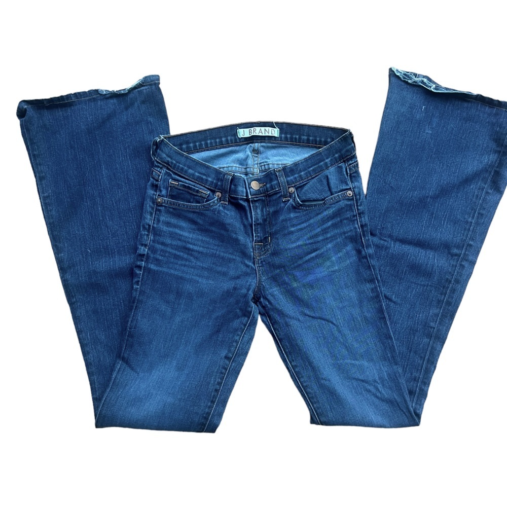 J Brand dark indigo wash jeans. Mid rise flare leg. SZ-28/32 luxury label 28/32